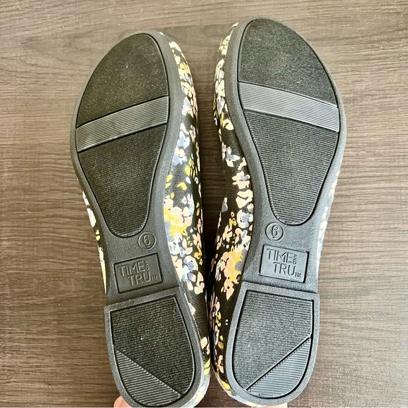 Floral Flats - Picture 3 of 5